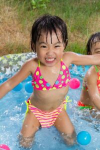 7-Year-Old Chinese Girl Inspires a Passion for Swimming Through Dad’s Core Strength Training