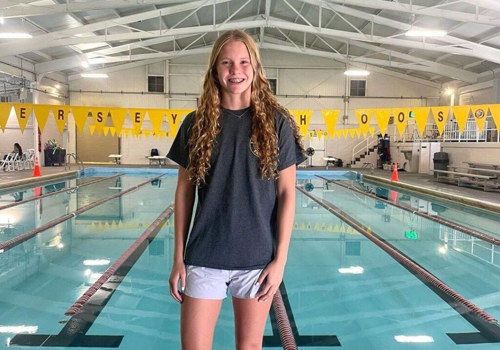Audrey Derivaux Shines with Stunning Victory in 200 IM, Securing Third World Junior Championship Title