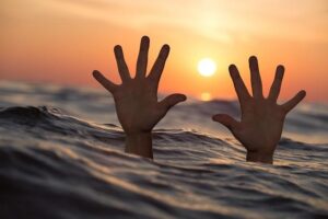 8-Year-Old Bravely Overcomes Near-Drowning Scare at Swim School